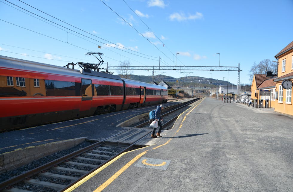 BØ I KORONA-TID: Klokka 11.30 fredag kom det ein reisande av toget frå Oslo i retning Kristiansand.