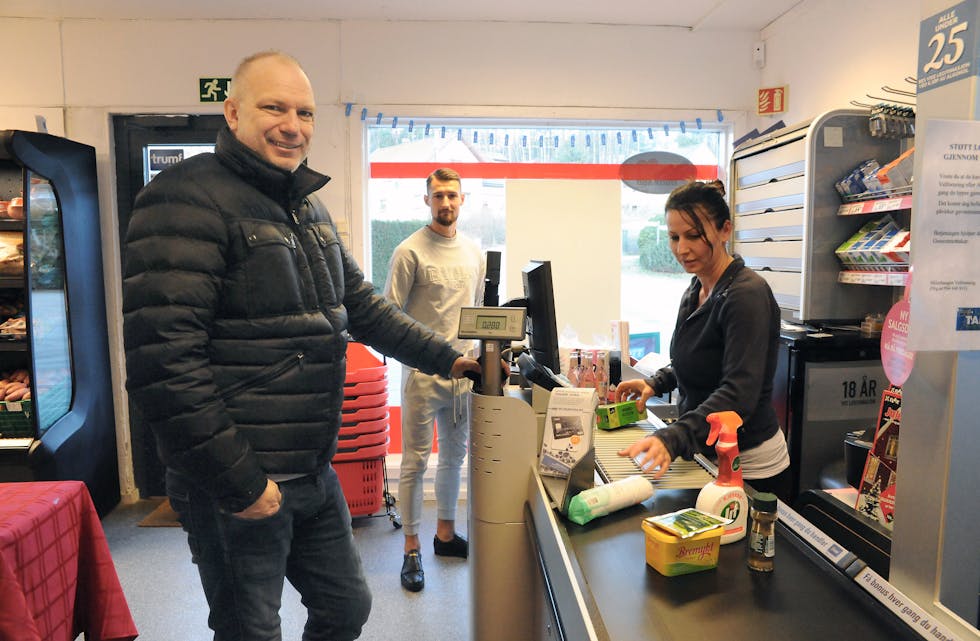 Valbona Rashani Pedersen, Dag-Eilev Akkerhaugen Fagermo og Elbasan Rashani, Nærbutikken på Akkerhaugen.