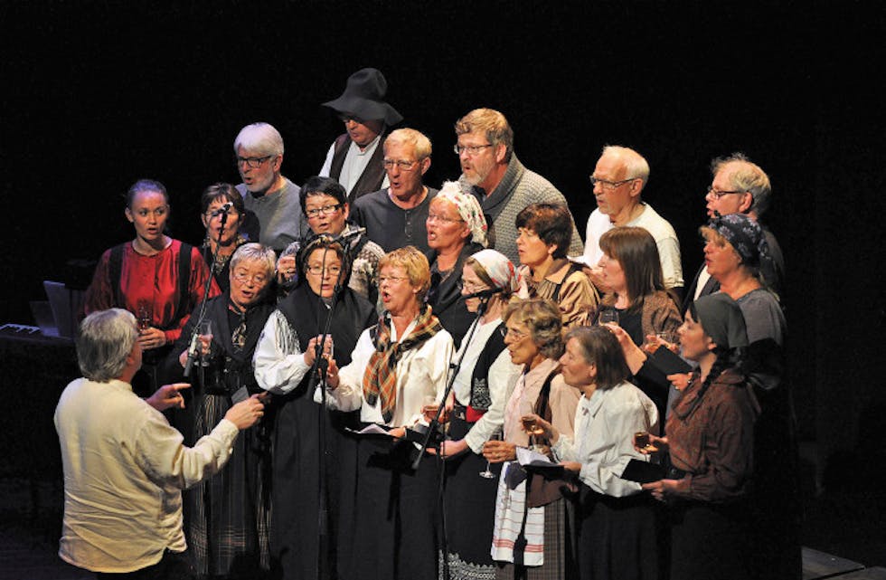 Grunnlova 200 år fest i Gullbring 14 mai. 

koret Akantus song Norges skål