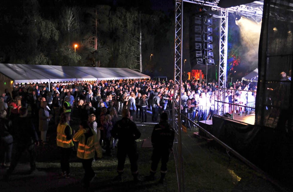 IKKJE LOV: Arrangement med meir enn fem hundre publikummarar er forbode fram til 1. september. Dermed fell Laurdagsfolk ut av Telemarkfestivalen. Arkivfoto: Gro B. Røiland