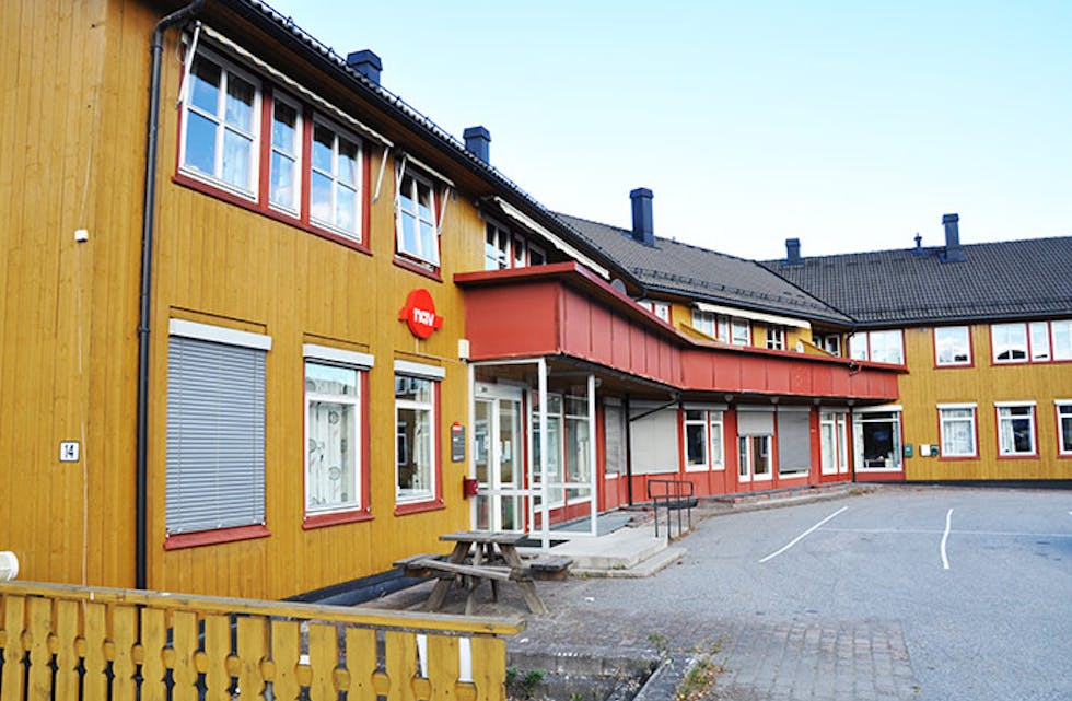 Nytt frå NAV. NAV har klar nye tal for juli 2021. Bilete frå dagens kontorplass for NAV Midt-Telemark;  Stasjonsvegen i Bø. Arkivfoto.