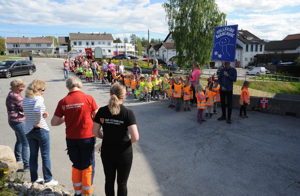 BARNEHAGEPLASS: Fristen for å søke barnehageplass i Midt-Telemark er 1. mars. Bildet er tatt under Gullbring og Veslekroa si øving til 17. mai-toget i vår. Arkivfoto: Gro B. Røiland