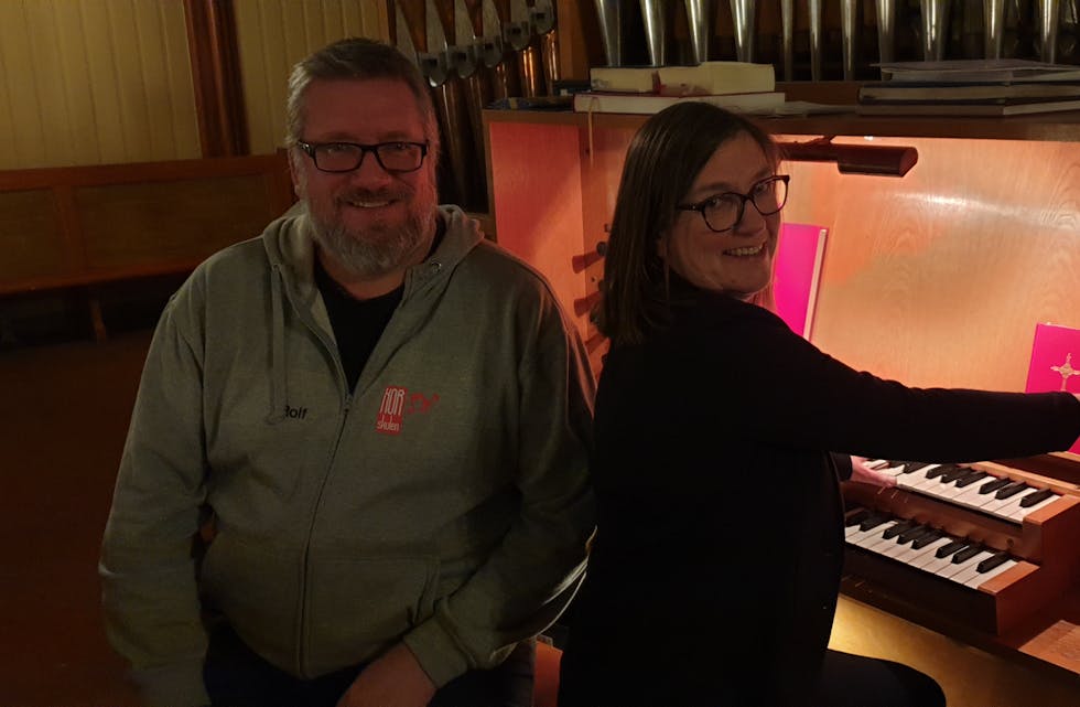 STARTAR ORGELKLUBB: Rolf Axelsen Lie og Grete Hasselgård Sele inviterer unge til orgelundervisning og orgelfest.                                                                                                        