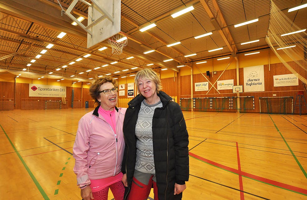 Ingebjørg Strand t.v. og Oddbjørg Nevestveit Bø optimistene optimistane volleyballag for folk over 60 til IL Skarphedin volleyball