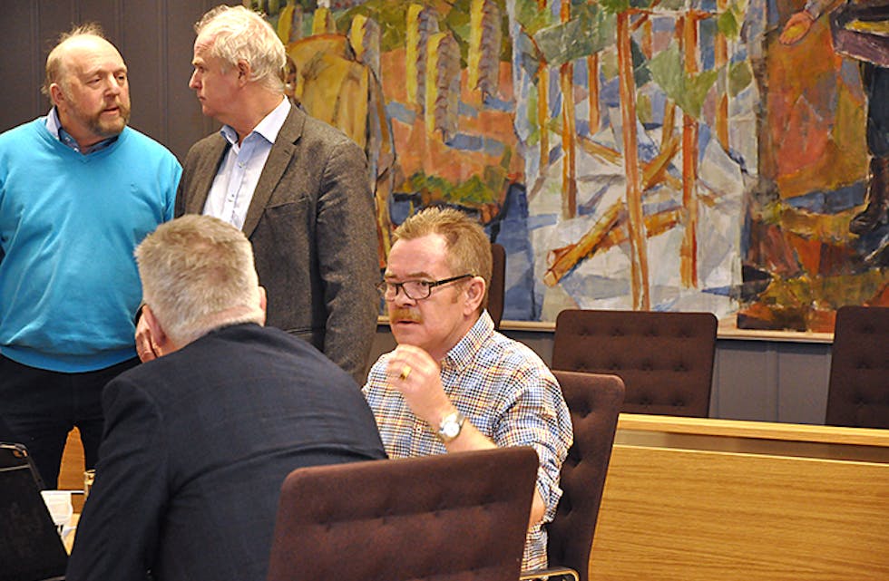 Midt-Telemark formannskap møte   Borgar T. Kaasa, Senterpartiet, Steinar Sæland, Venstre,  Ingemar Braaten, Høyre, Terje Kili, einingsleiar