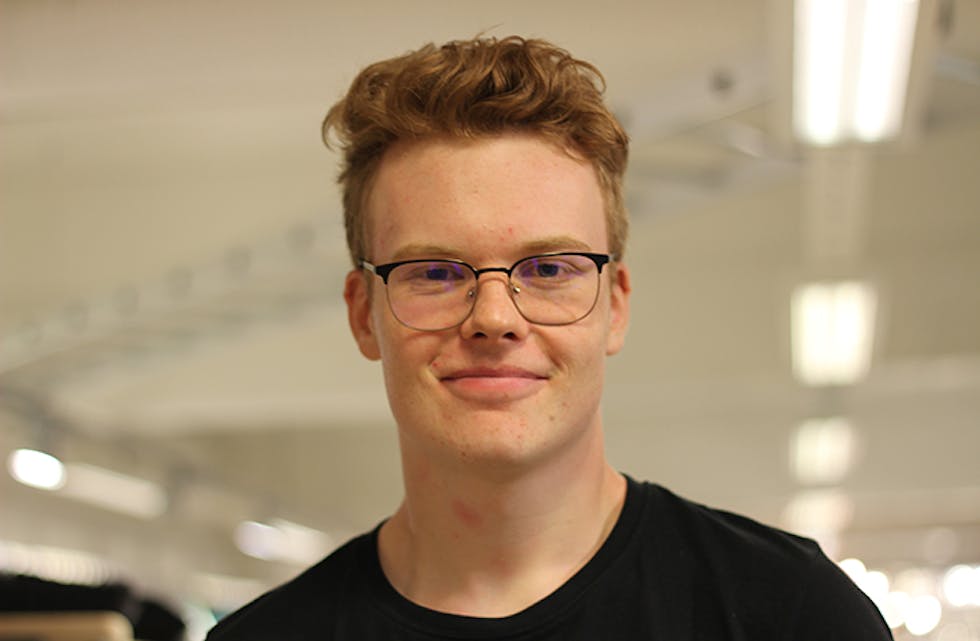 SELJAR: Markus (19) jobbar med sal og kundeservice på Mekk.