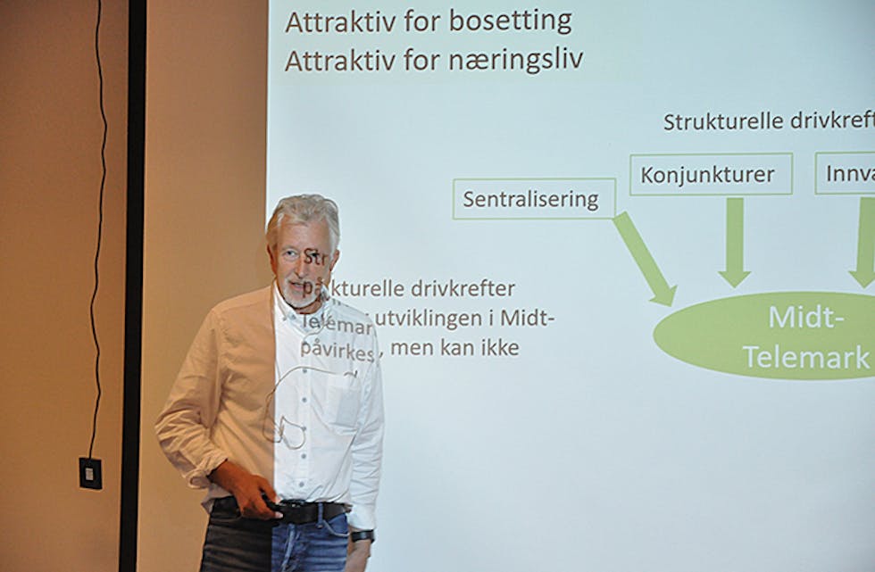 KAN SNU: Forskar Knut Vareide sa at Midt-Telemark har vore attraktiv for både busetting og næringsliv, men siste året har folketalet gått tilbake.