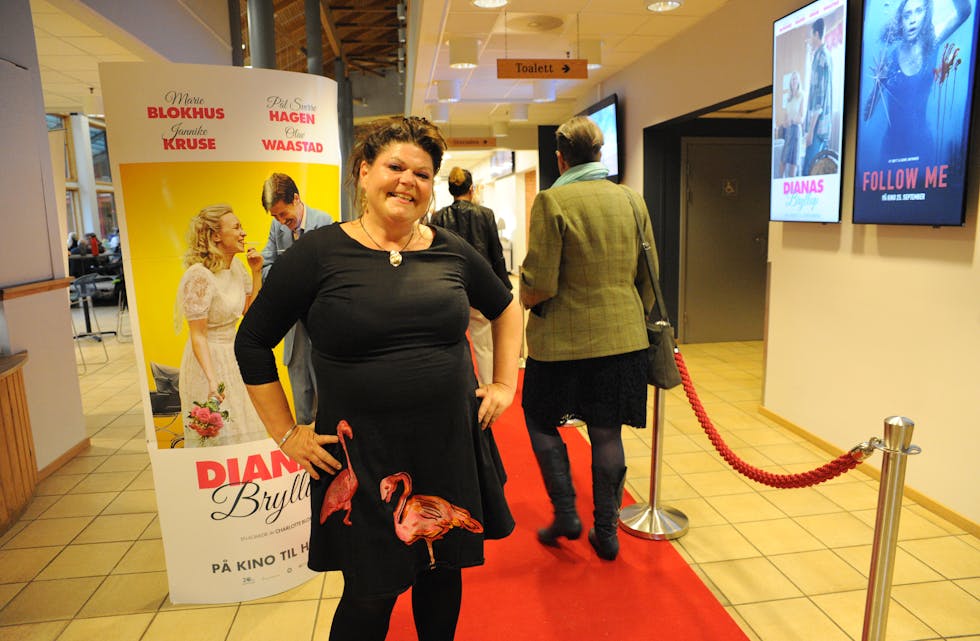 BØ-PREMIERE: Inkiri Abrahamsson kom rett frå urpremiere og festivitas i Oslo til premierekveld på Bø kino.  Foto: Gro B. Røiland