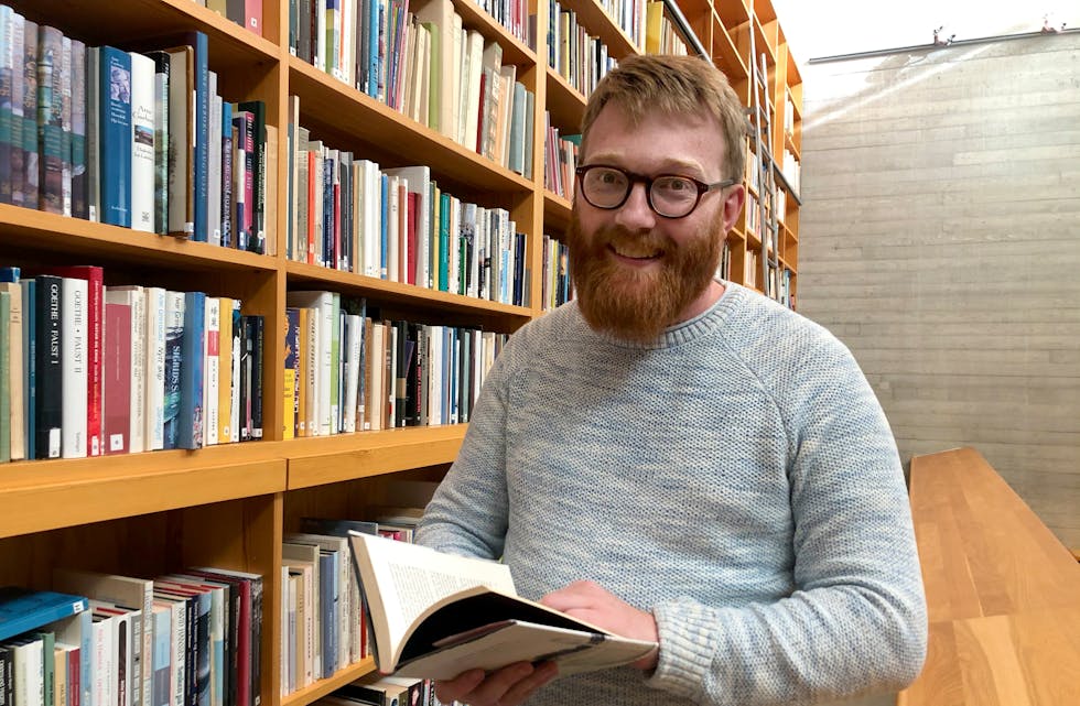 Direktør i Nynorsk kultursentrum Per Magnus Finnanger Sandsmark lanserer ei ordning for pilotbibliotek for nynorsk i kommunar med nynorskelevar.