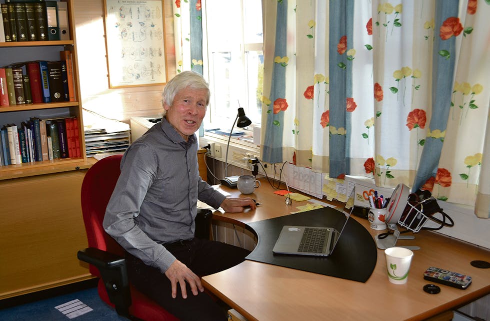 LANG FARTSTID: I 40 år har homeopat Jarle Botnen drive Bø Naturmedisinske Institutt, og fortsatt er han aktiv i yrkeslivet.
