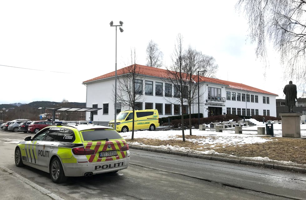 Politi kommunehus vold Dehli
FYSISK ANGREP: Ein mann gjekk til fysisk angrep på ein tilsett i kommunehuset tysdag ettermiddag.