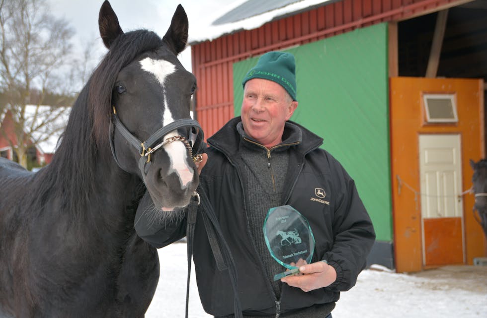 Raske hestar. Arthur Bø har mange tråvhestar som gjer det skarpt i løp. Her er han med Alsaker Piril frå 2015.