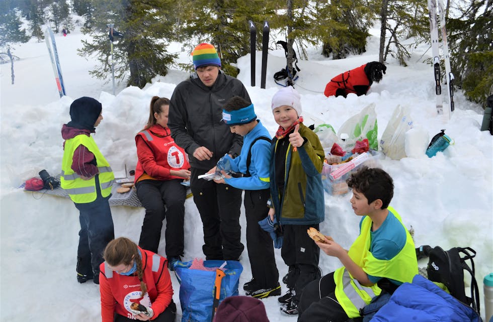 TUR PÅ LIFJELL: Barn frå 5. til 9. klasse var med Frivilligsentralen og DNT ung Telemark  på  skitur på Lifjell.