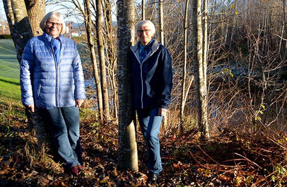 Gulltrimmen 2017 Bergit Askildt Myrjord og Ingrid Askildt november 2017 i skogen brd 1