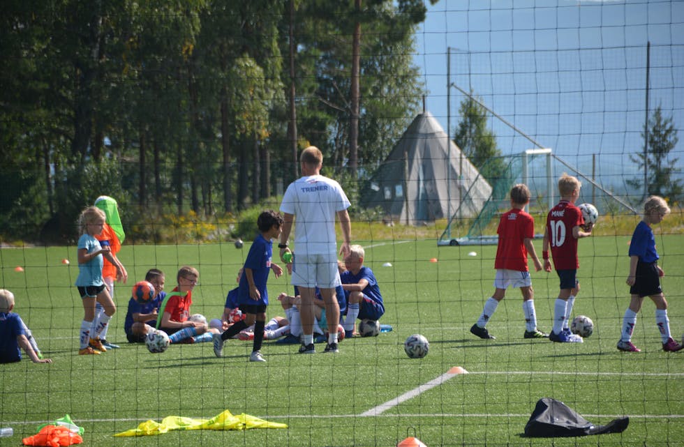 Skarphedin fotballskule, august 2020: Glimt frå sesongens andre fotballskule på Sandvoll stadion.