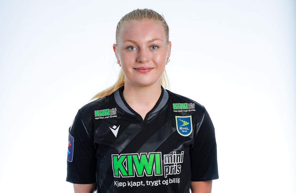 MÅLVAKT: Bøjenta Una Langkås er eit stort talent som fotballkeeper. Her er ho i klubbdrakta til Øvrevoll Hosle. 