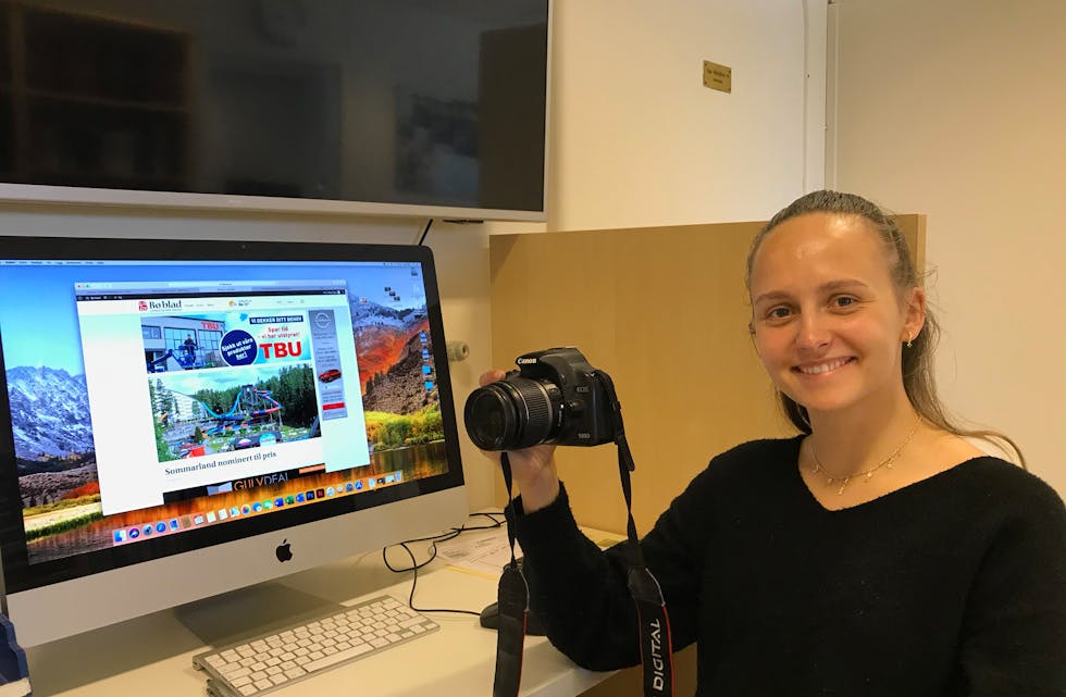 SOMMARVIKAR: Journaliststudent Vilde Einan (21) er sommarvikar i Bø blad, saman med Helene Sele.