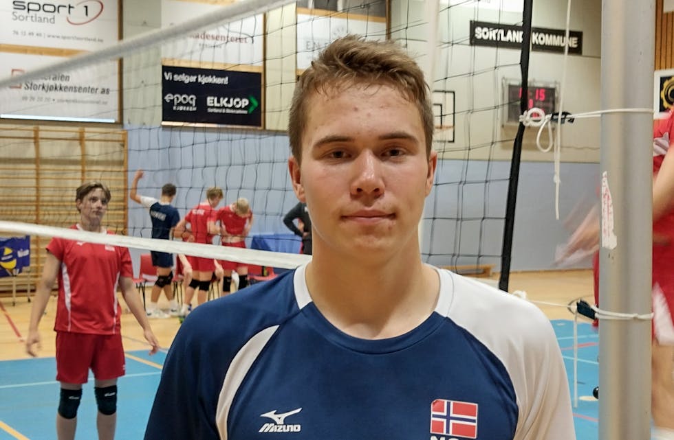 SAMLING PÅ SORTLAND:Endre Tvinde representerer Skarphedin volleyballklubb på samling med ungdomslandslaget. Foto: Frode Tvinde