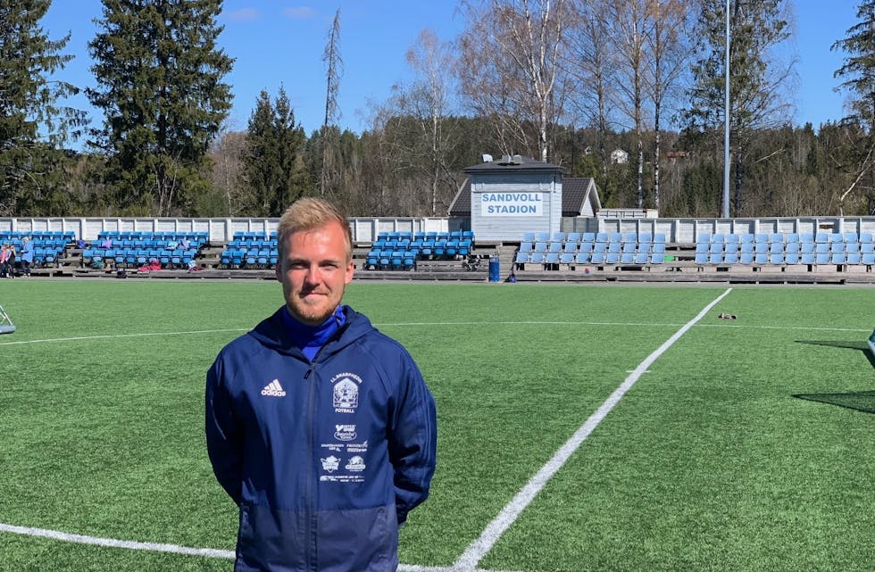 TO KAMPAR: Øystein Sele er trenar for både a- og b-laget til Skarphedin fotballs damer. 