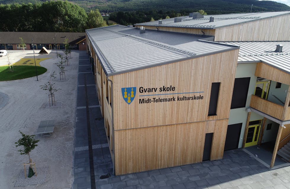 Kultur- og oppvekst-politikarane skal fredag besøke nye Gvarv skole, som også rommar lokale for kulturskulen i Midt-Telemark.