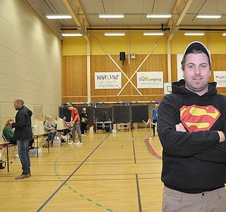 Val valdagen 2021  Bø stemmelokale stemme
 Glen Mario Carlsen har stemt for andre gong