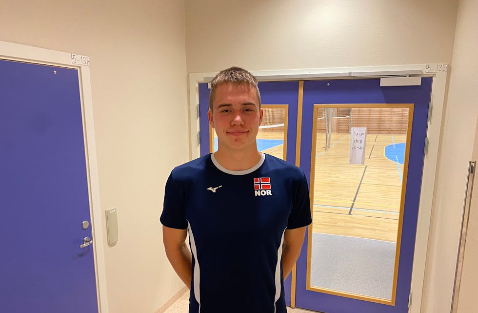 NY TUR MED LANDSLAGET: Endre Tvinde har igjen vore på landslaget i volleyball, denne gongen med U18-landslaget. 