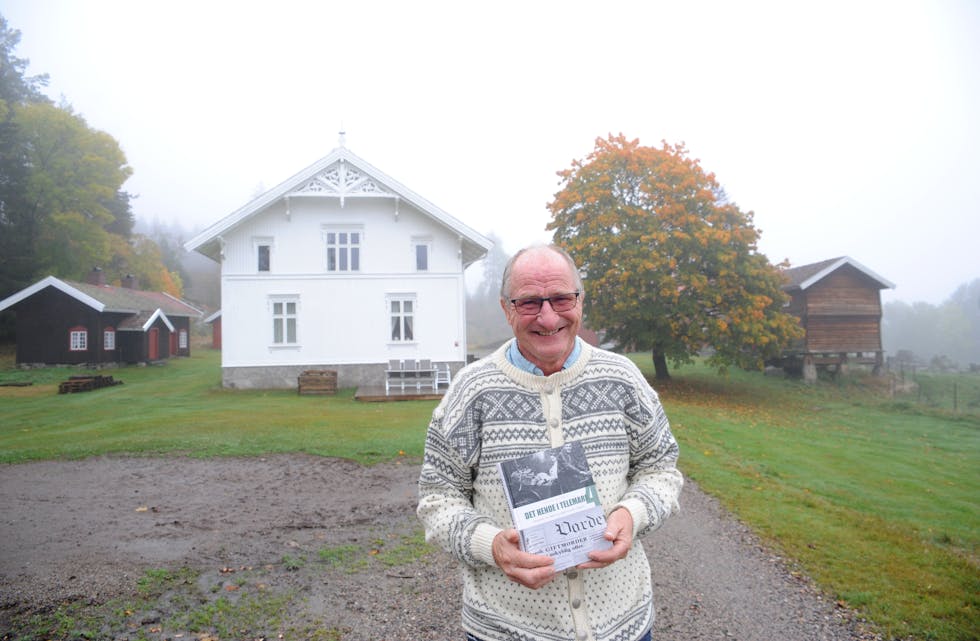 BESTSELJAR: Den fjerde boka i serien «Det hende i Telemark» av Halvor Ulvenes blei bestseljaren i Bø før jul.