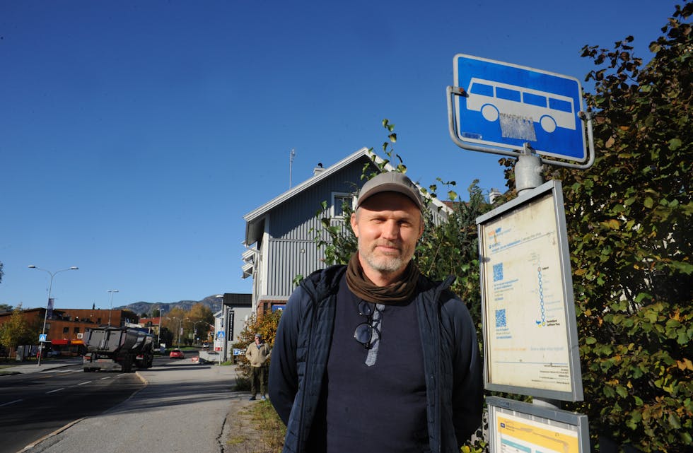 SPØRJEUNDERSØKING: Rådgjevar i fylkeskommunen, Vegar Grislingås, oppfordrar folk til å gå inn på farte.no og svare på spørjeundersøkinga om lokalbussen i Bø.