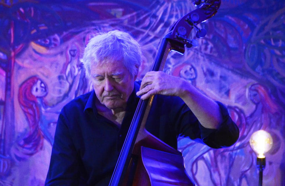 VETERAN PÅ SCENEN: Bassist og nestor i norsk jazz, Arild Andersen, spela sist konsert i Bø november 2019.