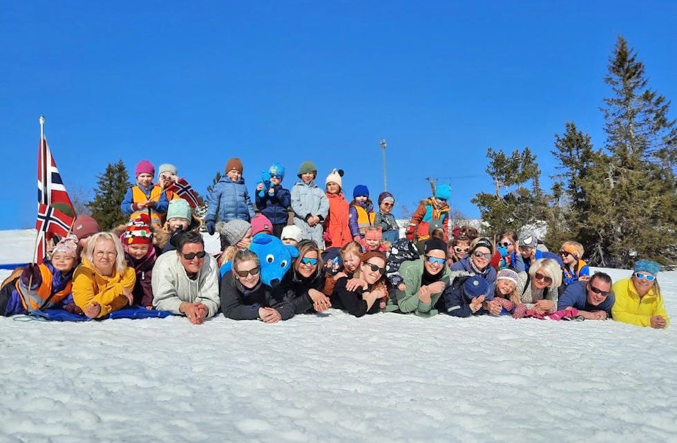 FJELLDAG. Onsdag 23. mars var Maurtuva barnehage på ski- og akedag på Lifjell i nydeleg "påskever". Det var ein fantastisk fin dag for både små og store, som sender ein stor takk til Runar Stenstad for lånet av bakken og bålpanne i Vinterland!