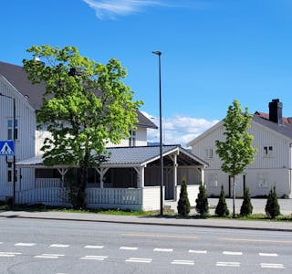 NYE PLANAR FOR DENNE TOMTA: Bøgata 83 og 85 kan bli staden for ein ny serveringsstad. 