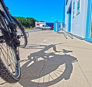 MANGE PARKERINGSPLASSAR FOR SYKKEL: I planen for Bø Handelspark er det teikna inn åtte nye areal for sykkelparkering.