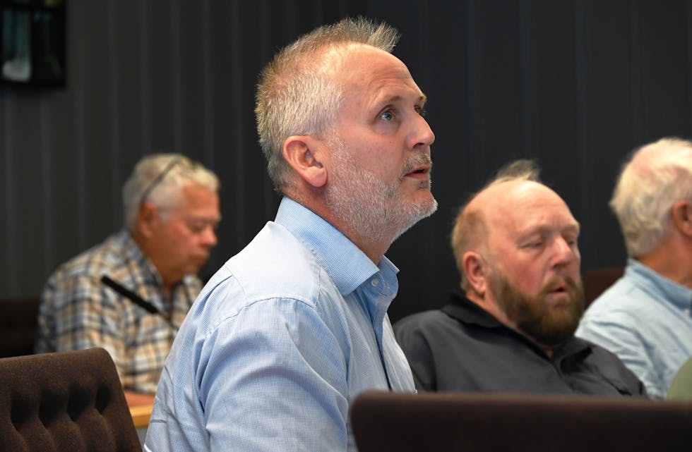 UREALISTISK BUDSJETT: Fungerande kommunedirektør Øystein Tveit la fram eit omfattande talmateriale til formannskapet måndag.