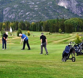 STADIG FLEIRE: Aktiviteten på Norsjø Golfpark har auka under pandemien.