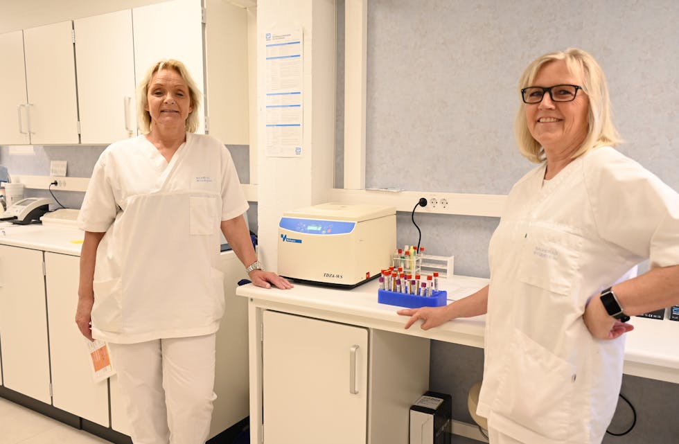 SVÆRT NØGDE: Bente Orekaasa og Kirsten LIland på laboratoriet er svært nøgde med den nye arbeidsplassen. 