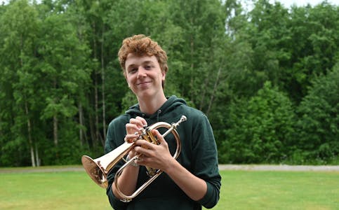 TURLEIAR: Wisse Renssen (17) viste Bø skulemusikk heimlandet  og heimbyen sin da dei var på korpstur.