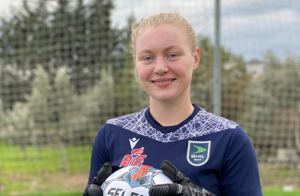 SØLVGLISET: Fotballkeeper Una Langkås kan smile breit etter EM-debuten