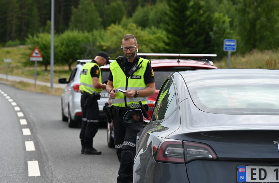 KONTROLL: 12 bilar blei stoppa etter å ha køyrd for fort i 60 sona ved Årnes.
Politiet Midt-Telemark