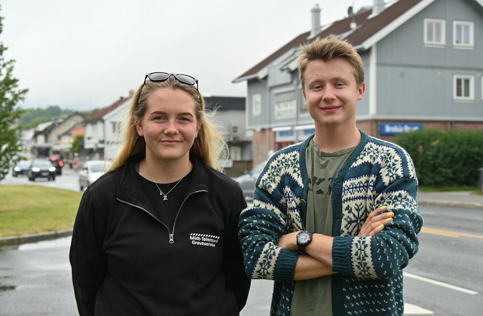 MILD FORM: Thea Karoline Høibø Bergene (20) og Sverre Tveter (20) meiner dei prater ei mild form av bøhering. – Eg blir ofte dialektforvirra, fortel Thea. 