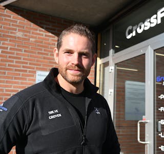GROVEN FITNESS: Dagleg leiar Sølve Groven utanfor crossfit-senteret i Lundevegen i Bø. No satsar selskapet hans på trening fleire stader både i Bø og Lunde. 