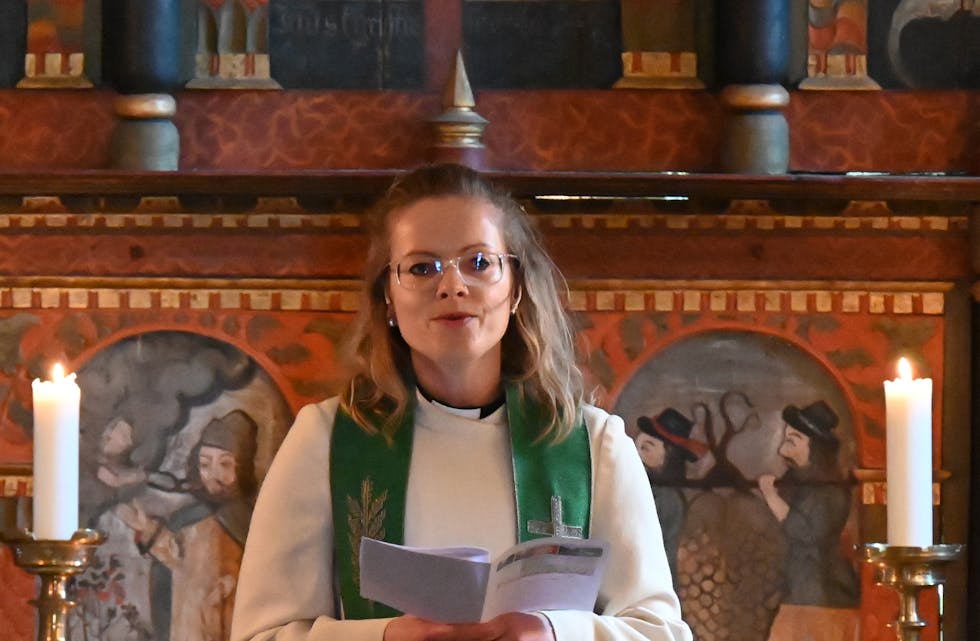 Anne-Inger Lunner under messa i Nes kyrkje under pilgrimsvandringa i 2022.