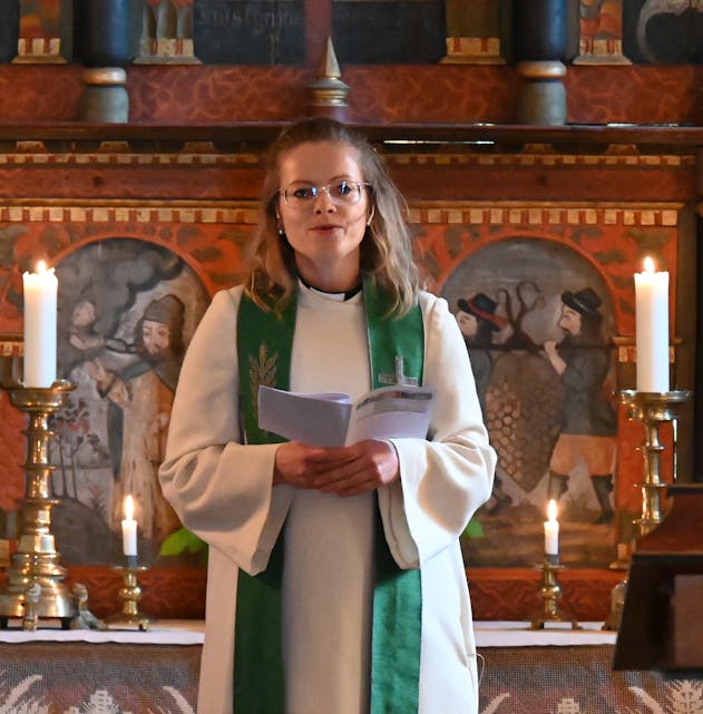 Anne-Inger Lunner under messa i Nes kyrkje under pilgrimsvandringa i 2022.