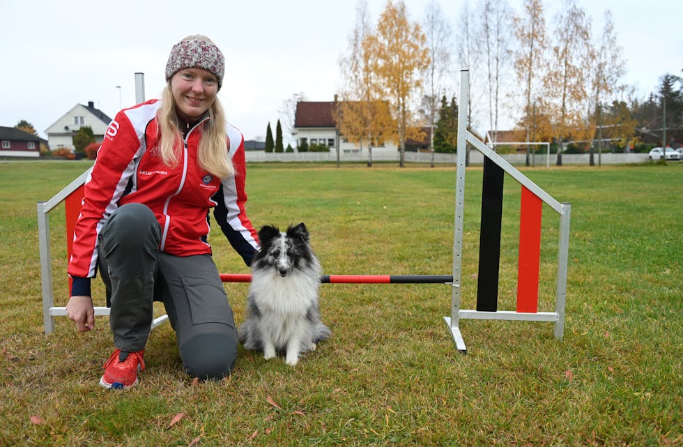 GLER SEG. Sandra og Flash ser fram til at Bø pg Sauherad hundeklubb. skal arrangere landslagsuttak i agilitysporten neste vår. 