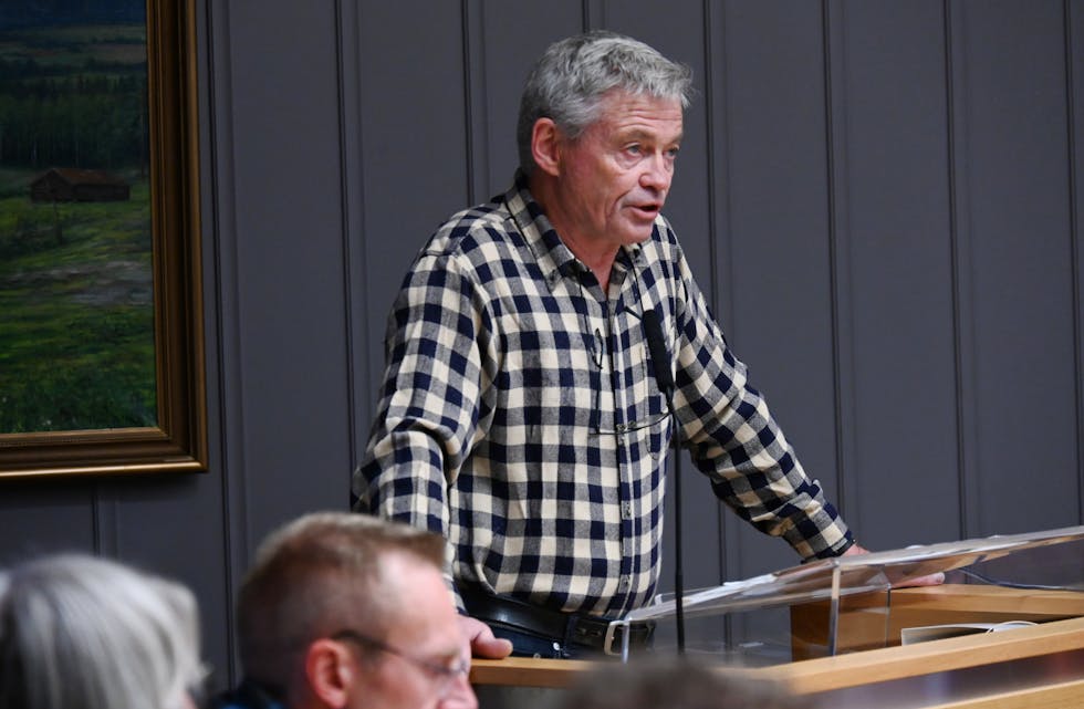 VIL HA MELDEPLIKT: Espen Lydersen (MDG) tok opp hogstsak på Haukvik frå talarstolen under måndagens kommunestyremøte.