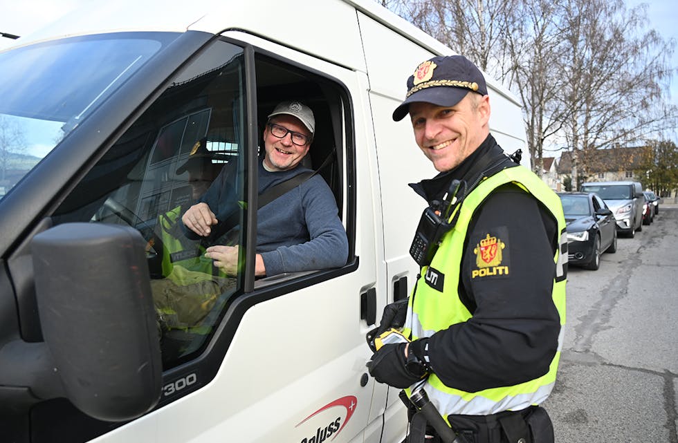 SJEKK: Arnt Langkaas kunne køyre vidare etter ein promillesjekk hos politifyrstebetent Cato Listaul søndag.