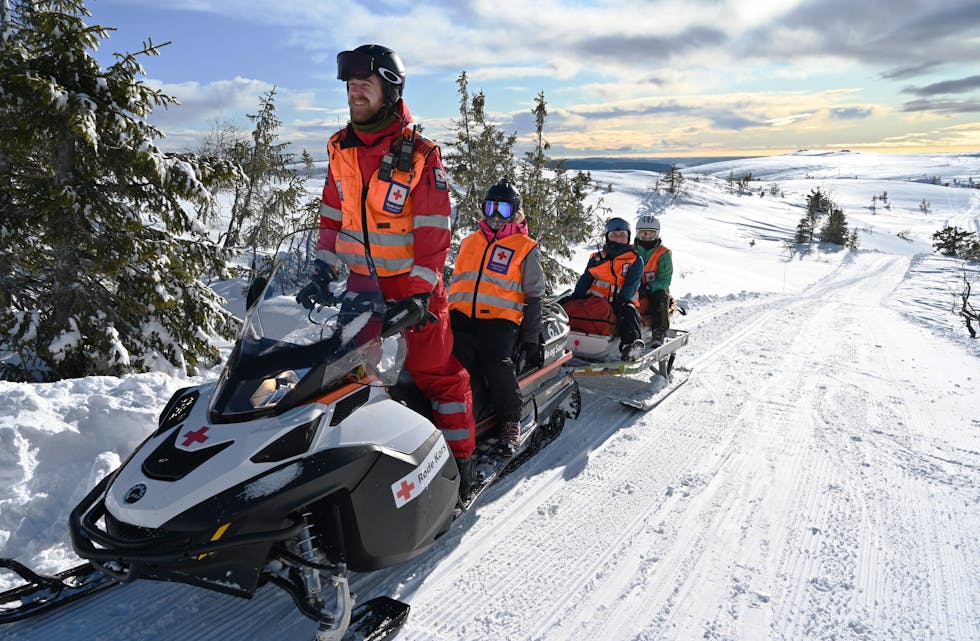 ALLTRID BEREDT: Bø og Sauhared Røde Kors hjelpekorps møter vinteren med to fullt utstyrte skuterar og auka beredskap.