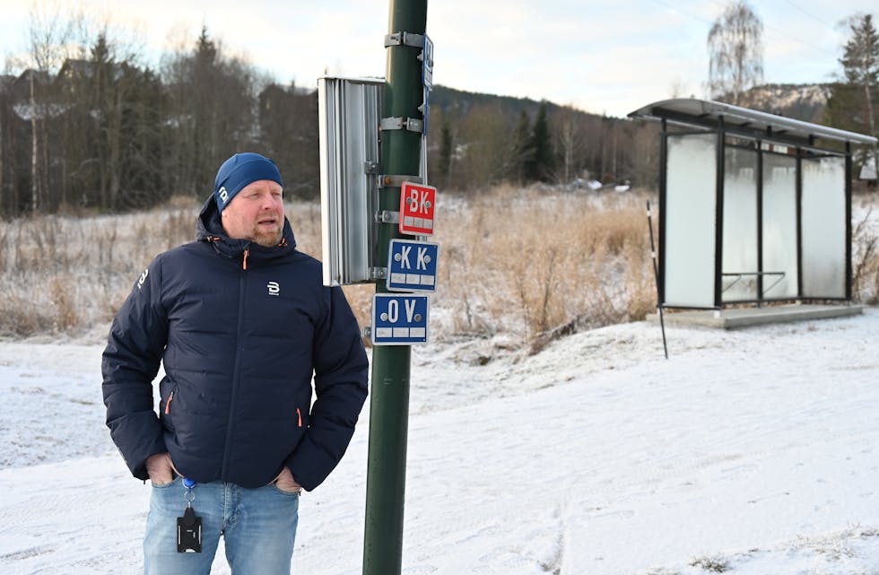 NÅR KJEM DEN? Espen N. Eriksen saknar bussrute til faste tider, i utanom skulebussen, i utkanstroka av kommunen.
