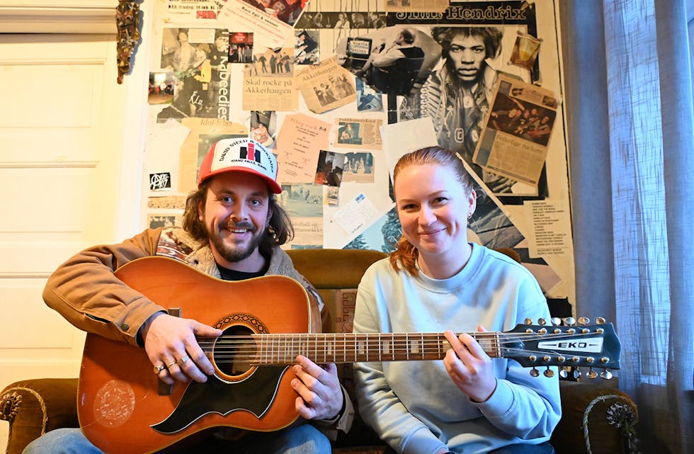 KURS: Gitaristane Fredrick Kaasa og Camilla Moen vil lære barn og unge å spela i band. 