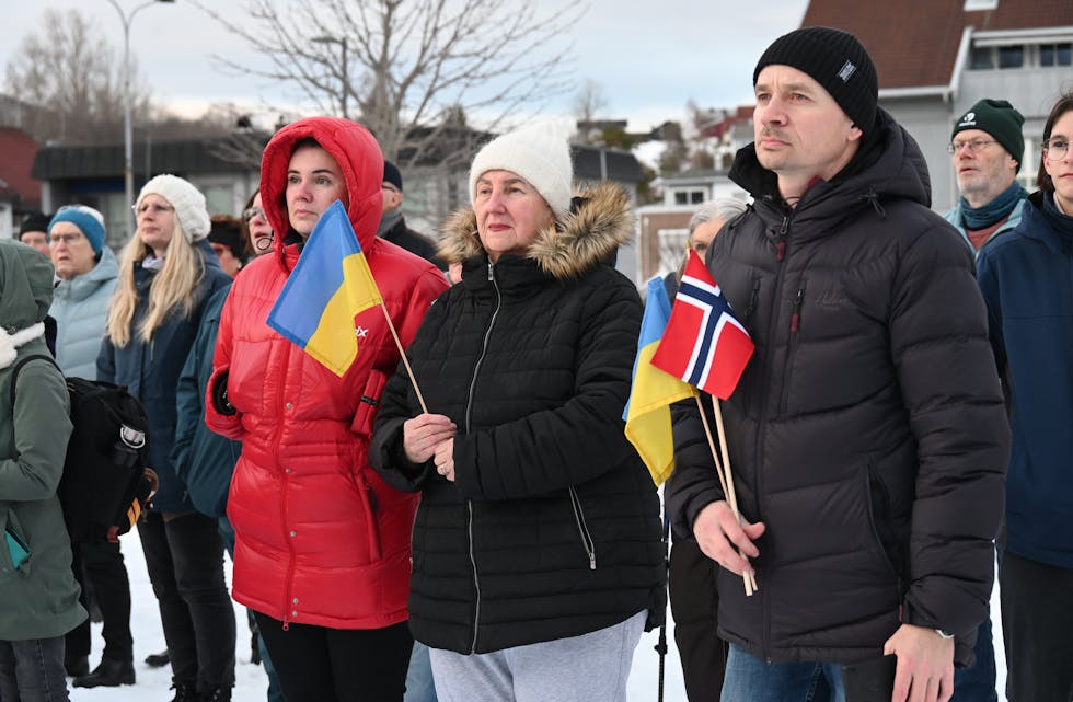 STERK MARKERING: Mange møtte opp til støttemarkeringa for Ukraina på Bø torg.