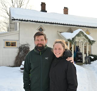 FRÅ BY TIL BYGD: Kjetil Samuelsen og Tone Mathilde Kravik flytta frå byleilegheit i Tromsø  og har busett seg i eit hus frå 1870 på Hørte. 